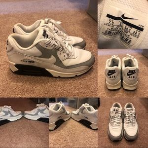Nike air maxes (women’s)